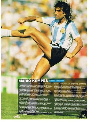 90 Minutes Argentina MARIO KEMPES football magazine picture